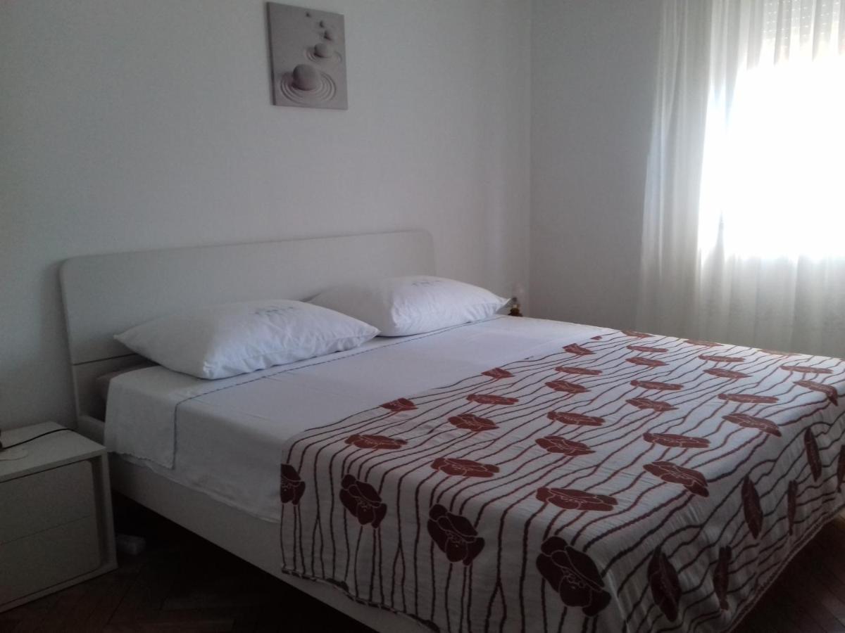 Apartment Dragan Pula Luaran gambar